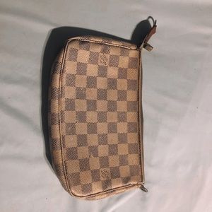 Small authentic LV pouchett